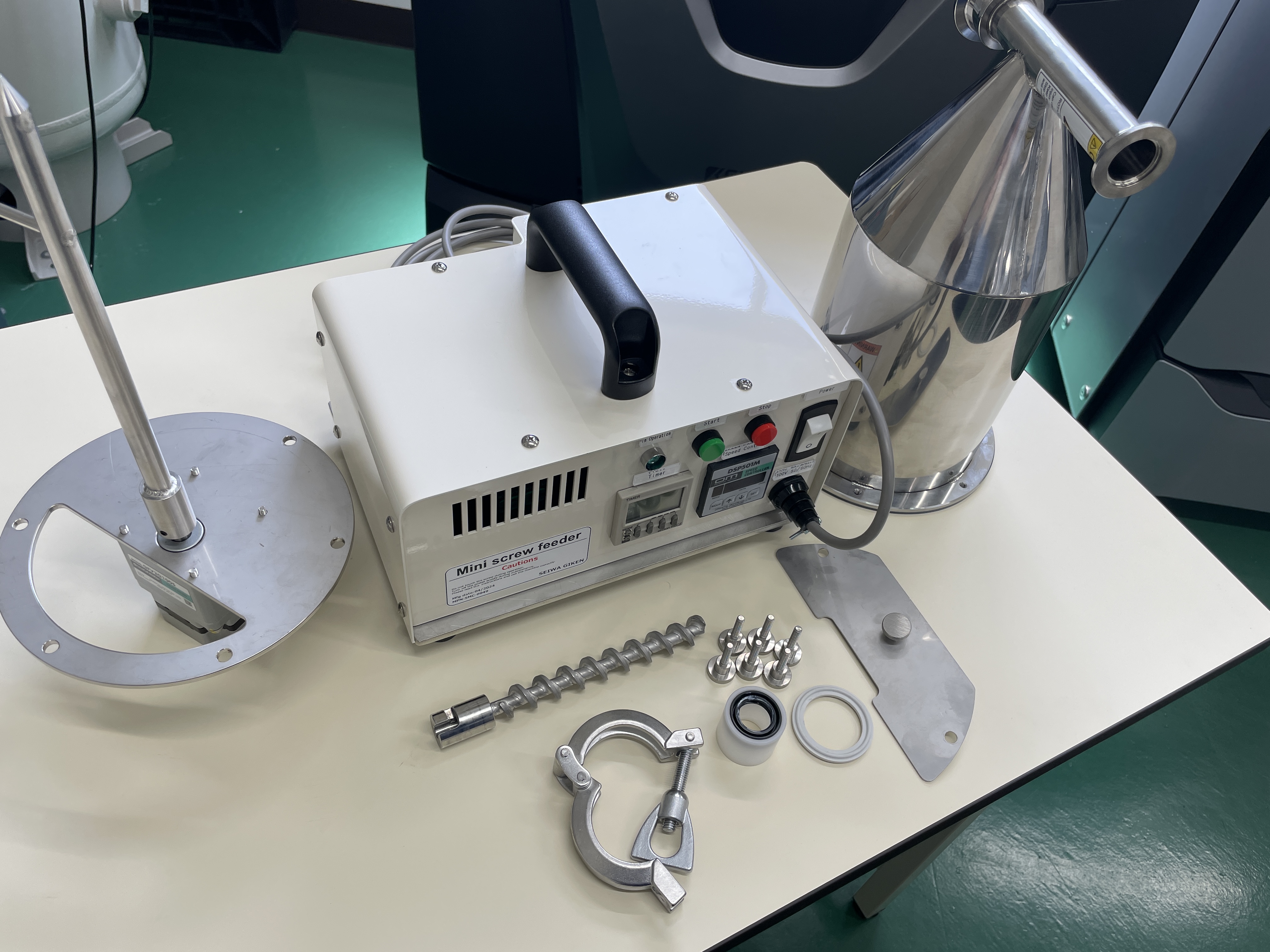 Seiwa Giken screw feeder with fewer components for reduced failure risk