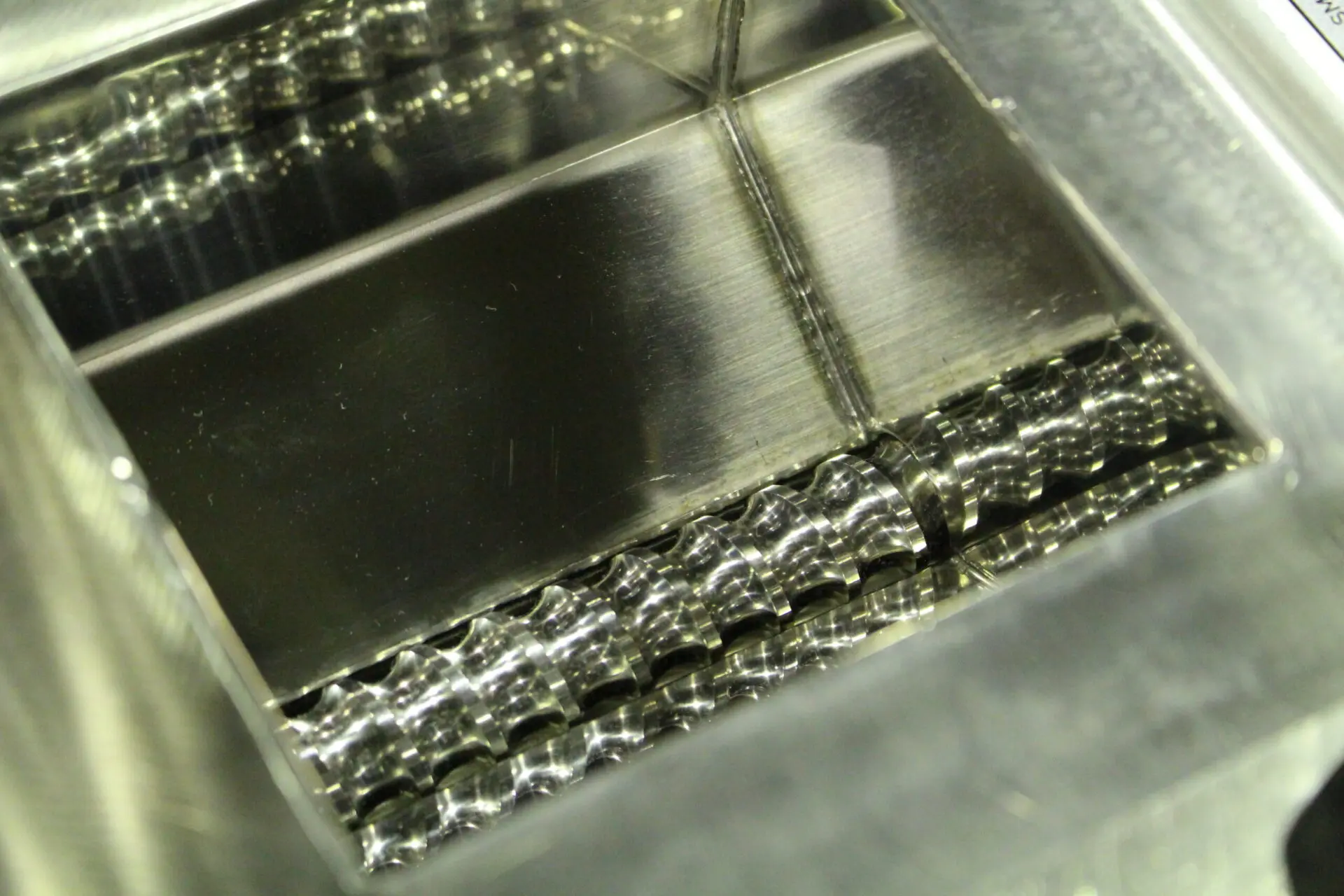 Screw feeder