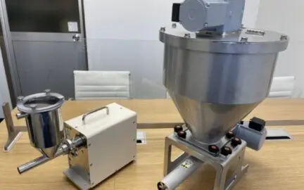 Screw feeder