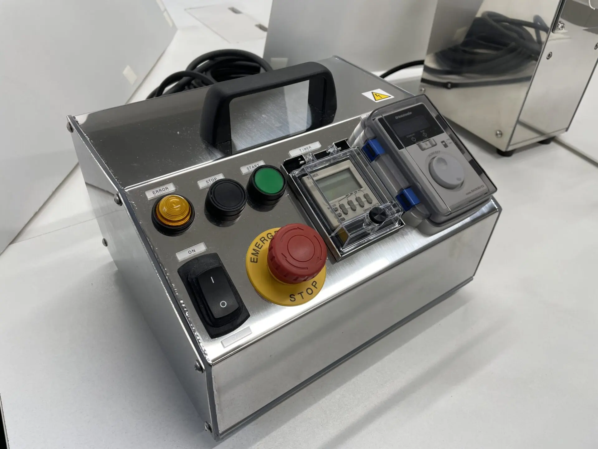 Control box of screw feeder