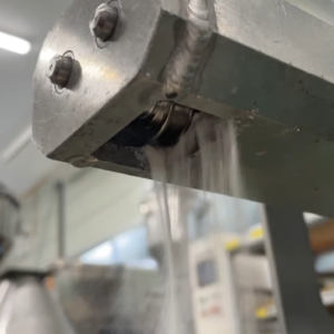 Screw feeder